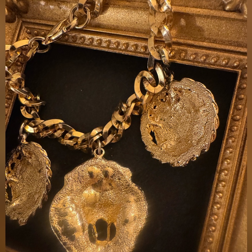 Gold Lion VTG Charm Bracelet - Picture 9 of 11